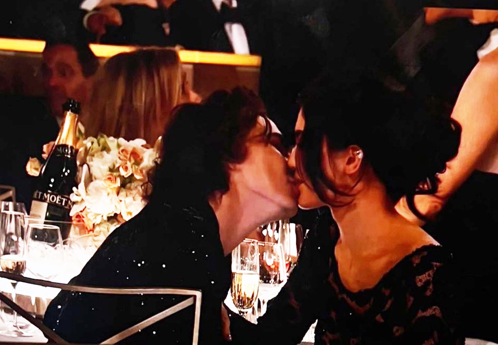 Kylie Jenner e Timothée Chalamet no Globo de Ouro 2024 — Foto: Reprodução