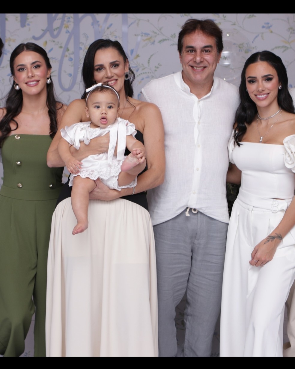 Bruna Bancardi com os pais, irmã e filha — Foto: Reprodução/Instagram