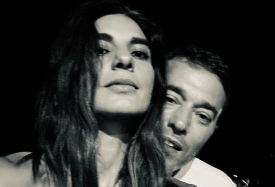 Andréia Sadi se declara ao marido, André Rizek: 'Segurou minhas mãos'