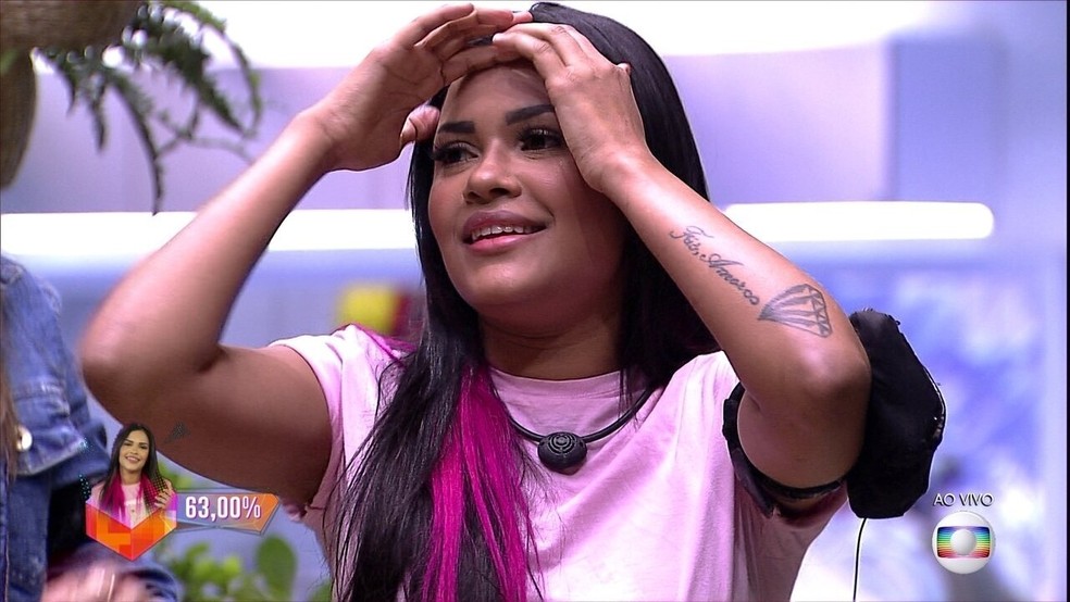 Flay também usou rosa na sua eliminação no BBB 20 — Foto: TV Globo/Reprodução