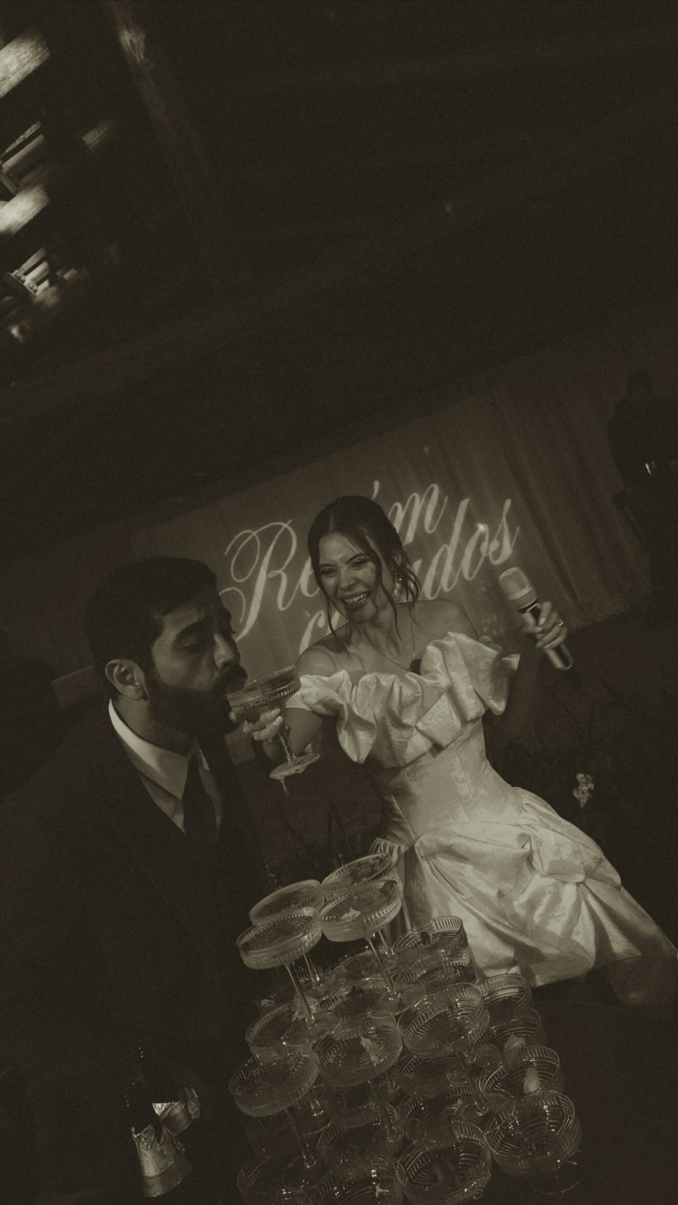 Os noivos Miguel Rômulo e Fran Castro em festa de casamento — Foto: @saturnofiilms e @andristorymaker