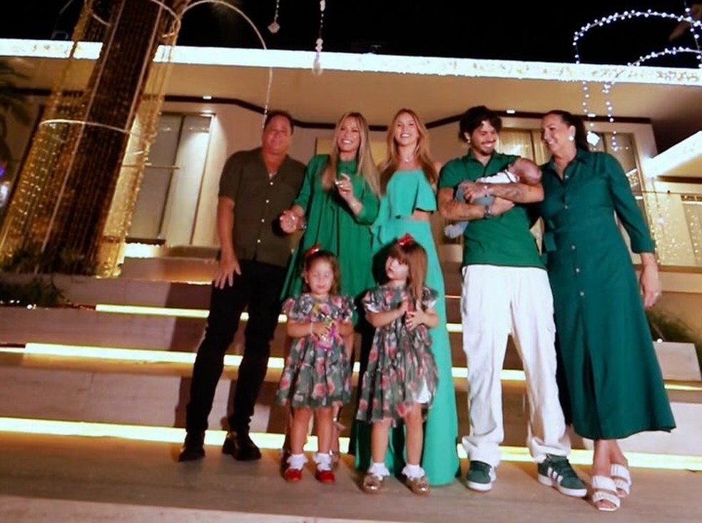 Virginia Fonseca mostra decoração de Natal luxuosa de sua mansão; vídeos