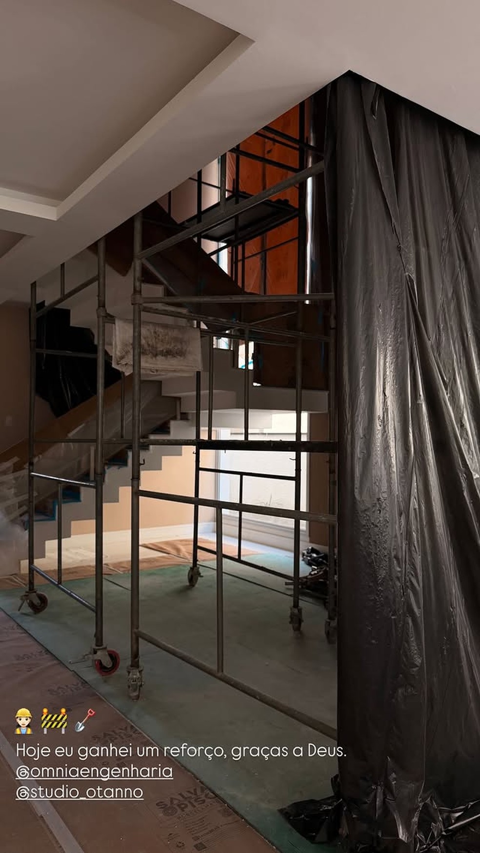 Amanda Kimberlly mostra estragos em casa após teto desabar — Foto: Reprodução/Instagram