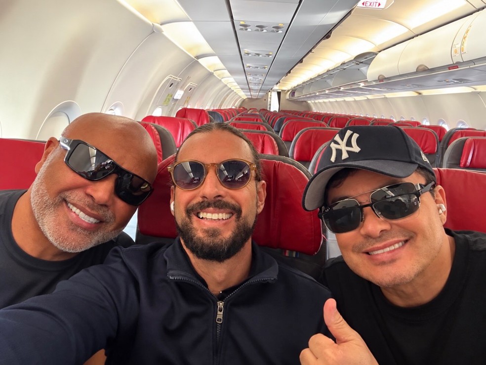 Rick, Marcos Nascimento e Renner em avião — Foto: Reprodução/Instagram