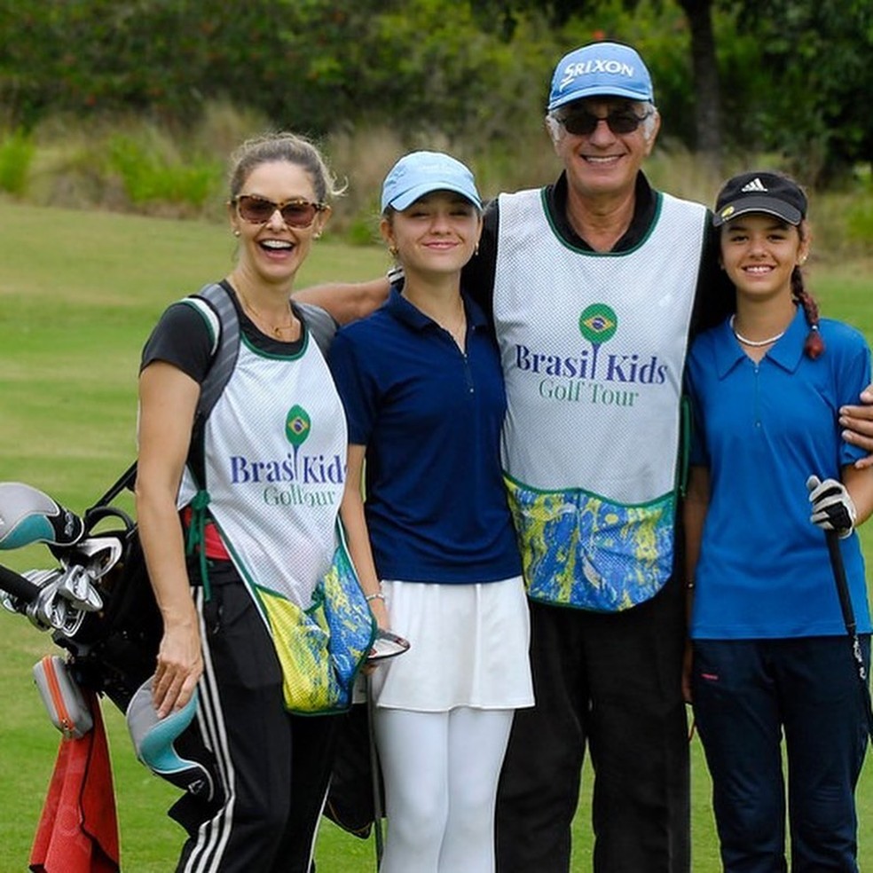 Bianca Rinaldi com o marido, Eduardo Menga, e as filhas Beatriz e Sophia — Foto: Reprodução Instagram