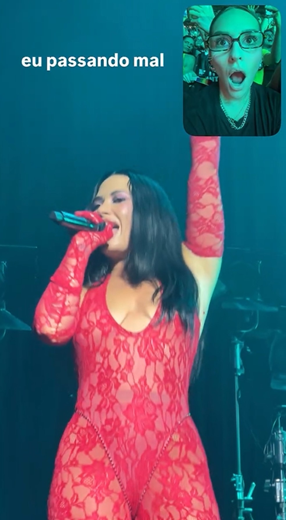 Kéfera no show de Demi Lovato — Foto: Reprodução/Instagram