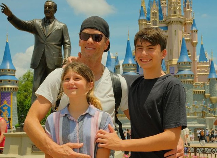 Separados há 1 ano, Gisele e Tom Brady compartilham guarda e passam férias  paradisíacas com os filhos