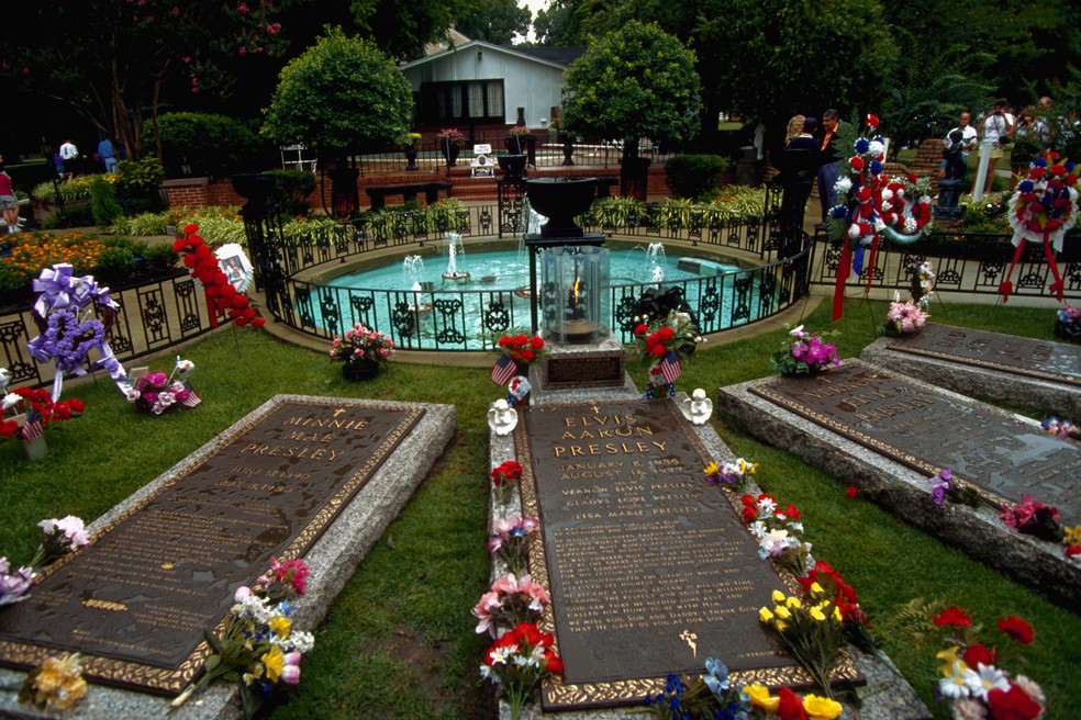 Túmulo de Elvis Presley em Graceland — Foto: Getty Images