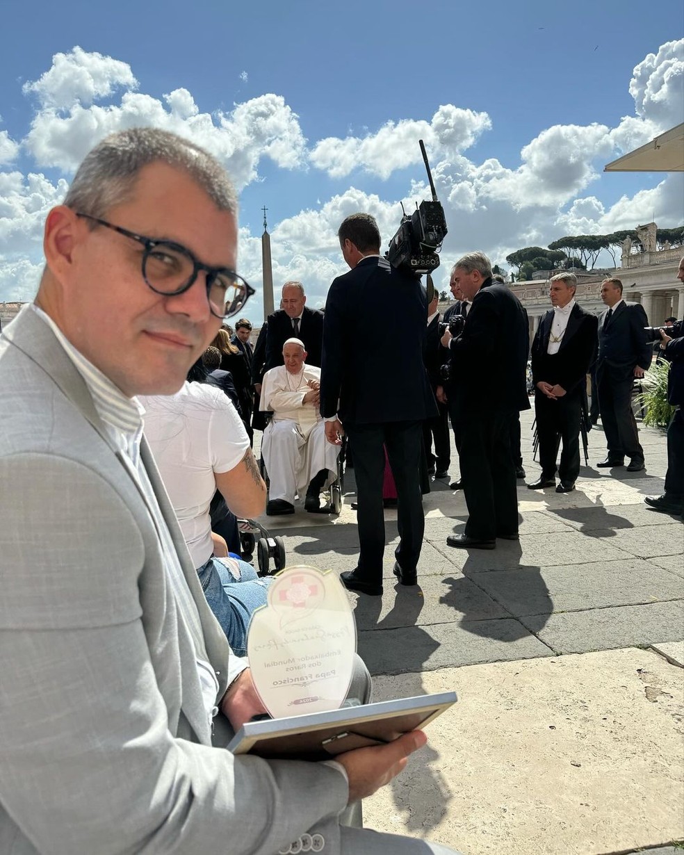 Juliano e Letícia Cazarré no Vaticano — Foto: Reprodução/Instagram