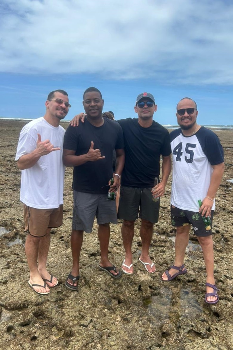 Thiago Martins, Bruce Rodrigues, Evandro Pessanha e Carlos André 'Careca' curtem férias em Pernambuco — Foto: Arquivo pessoal