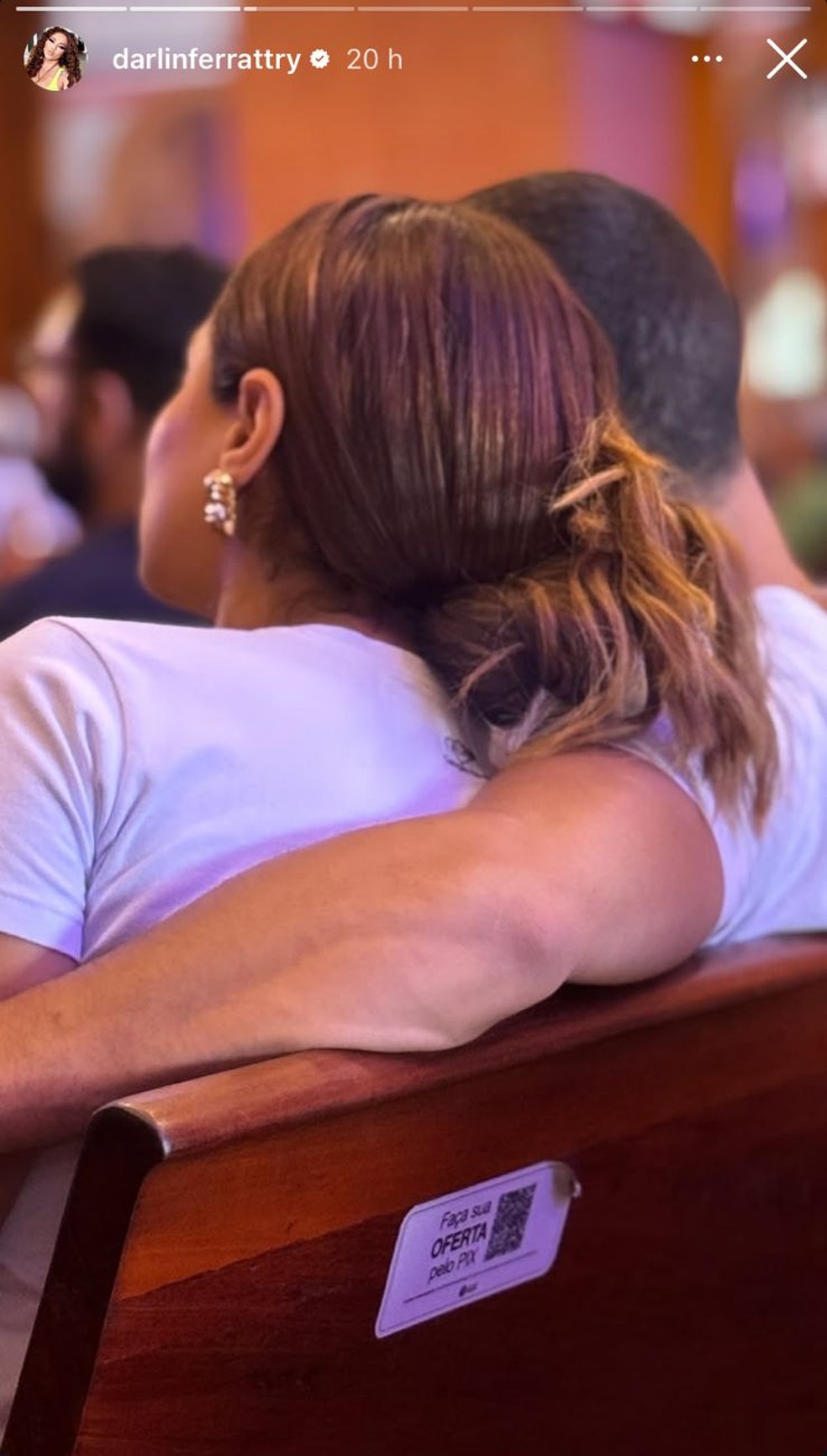 Lexa e Ricardo Vianna fazem homenagem à filha em missa — Foto: Reprodução | Instagram