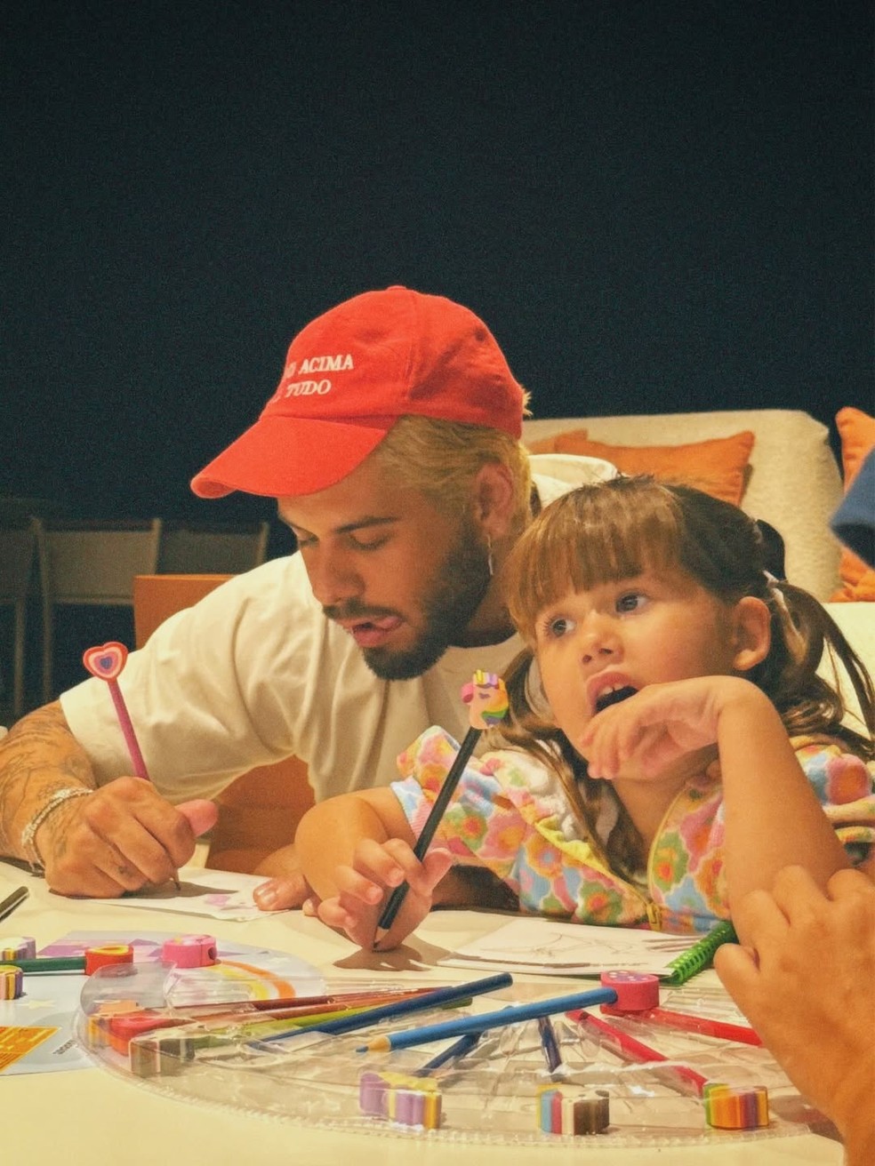 Zé Felipe abre álbum de viagem com filhos — Foto: Reprodução/Instagram