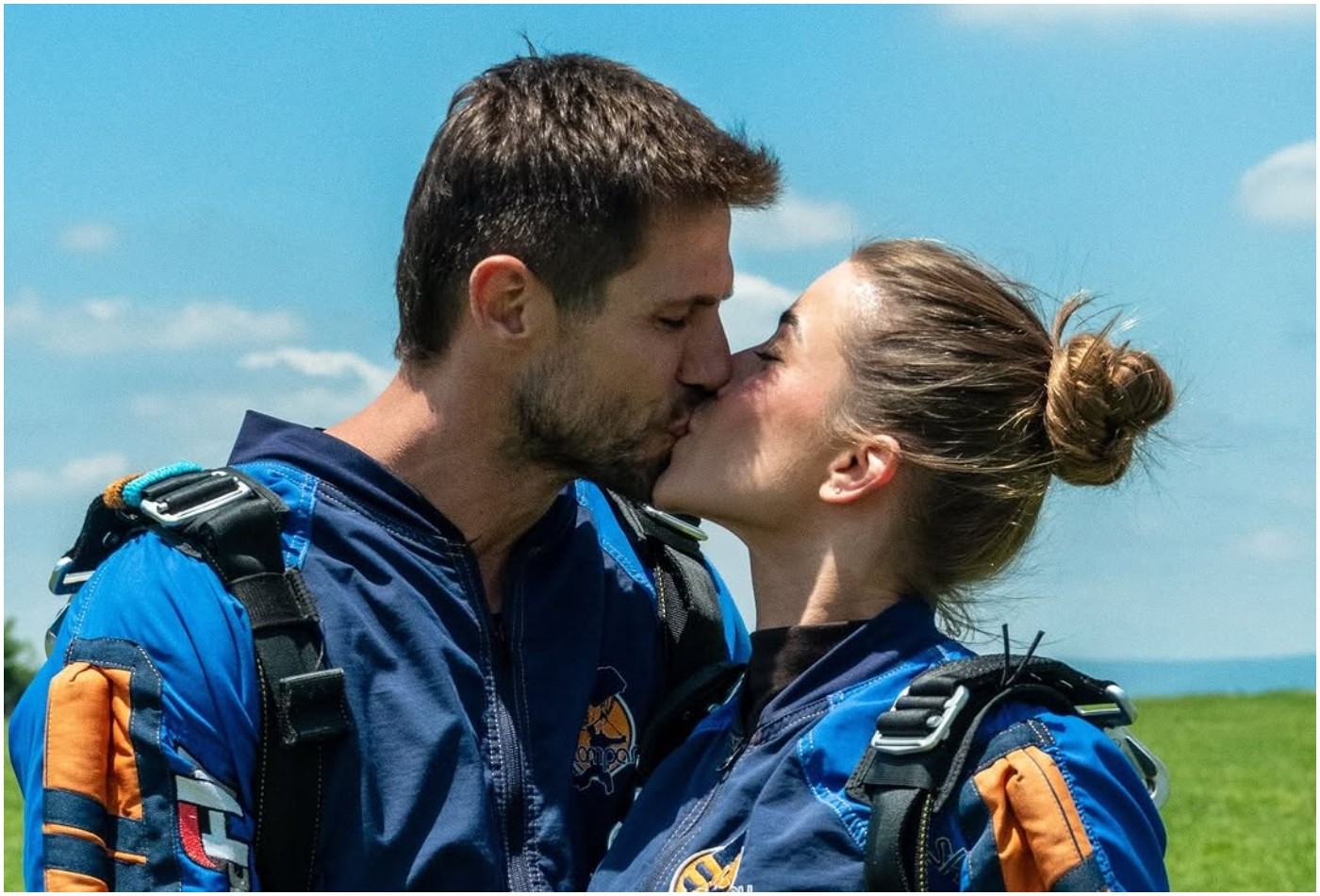 Ficou sério! Jonas beija modelo ao topar 'loucura' proposta por ela: 'Único doido que aceitou'