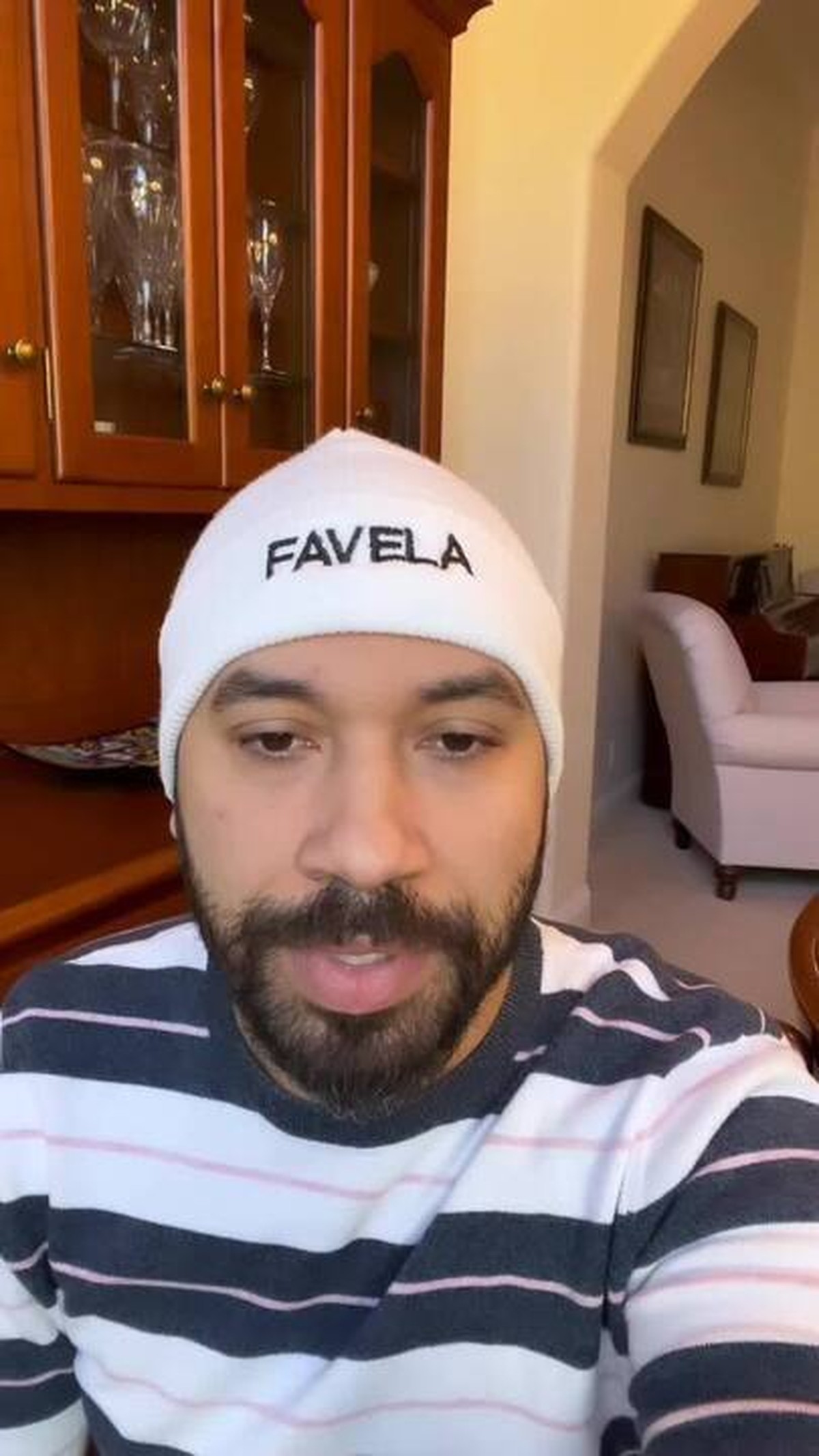 Gil do Vigor esclarece que não trancou PhD: 'Tô me lascando' 