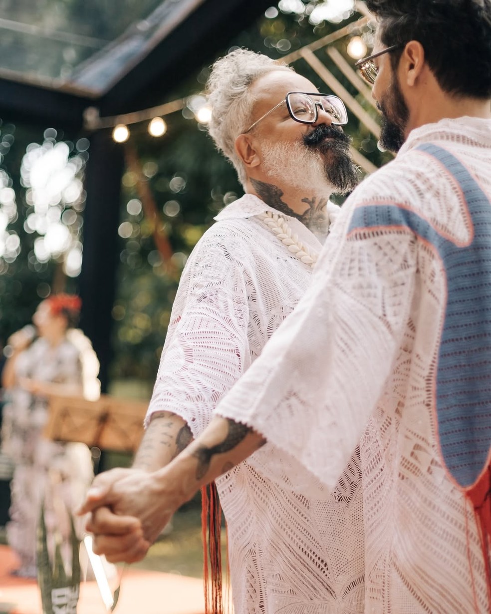 Ronaldo Fraga e Rodrigo Januário se casam em Goiás — Foto: Divulgação/Celestial Wedding