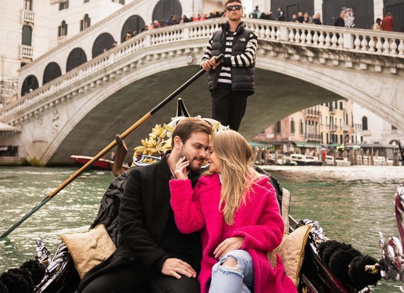 Carla Diaz e Felipe Beccari estão curtindo viagem romântica em Veneza