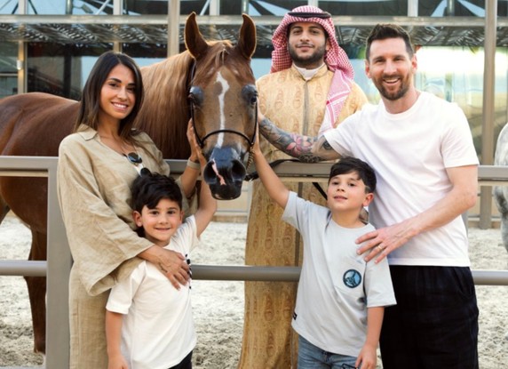 Lionel Messi e Antonella Rocuzzo com os filhos