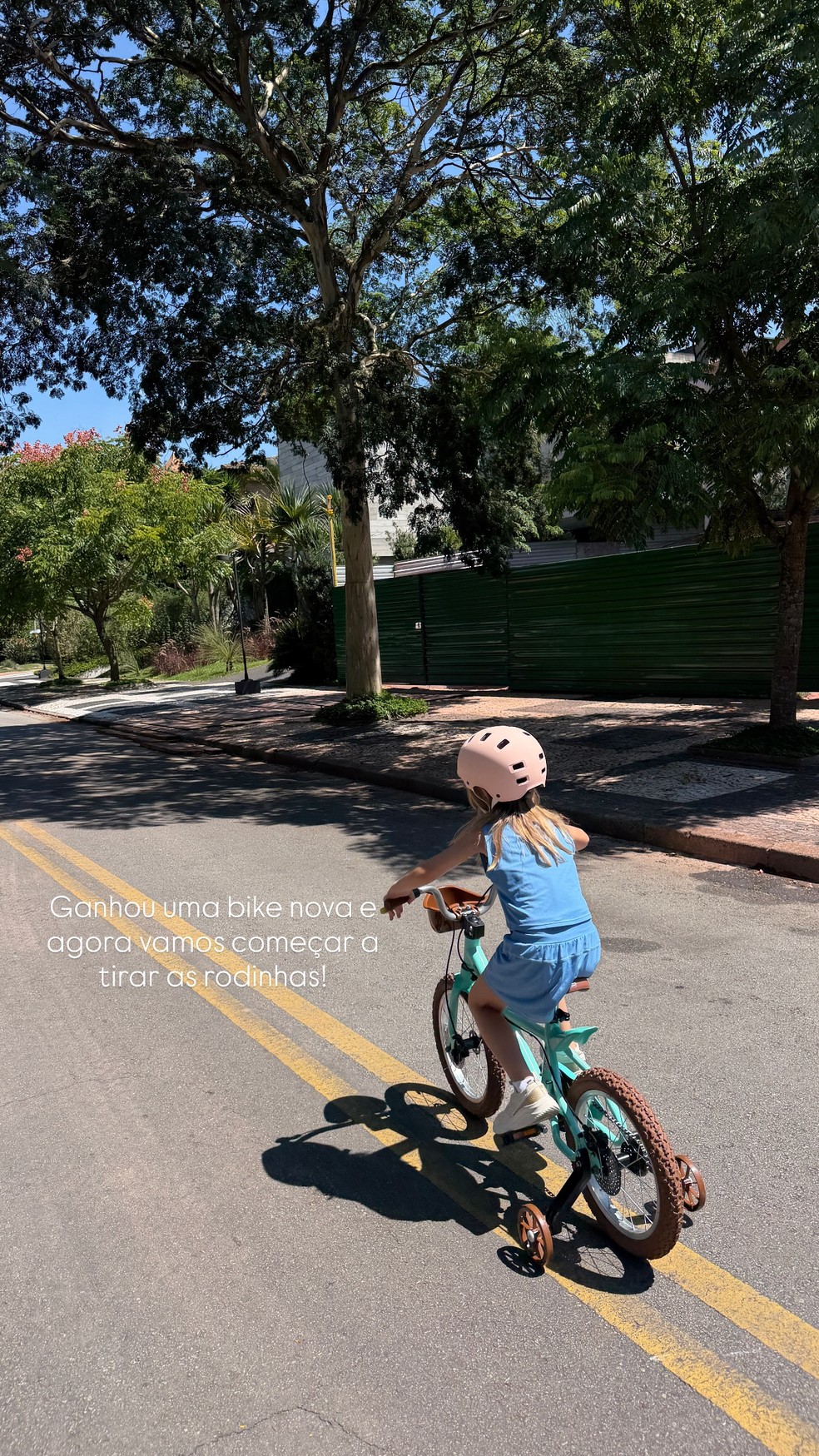 Ana Paula Siebert mostra momentos do domingo com Roberto Justus e a filha, Vicky — Foto: Reprodução/Instagram