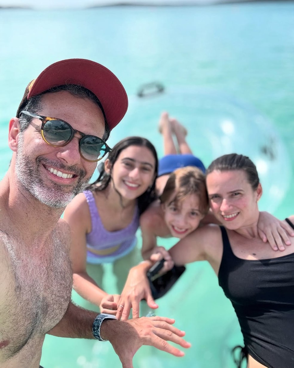 Mouhamed Harfouch exibe shape durante viagem de cruzeiro nos EUA; fotos