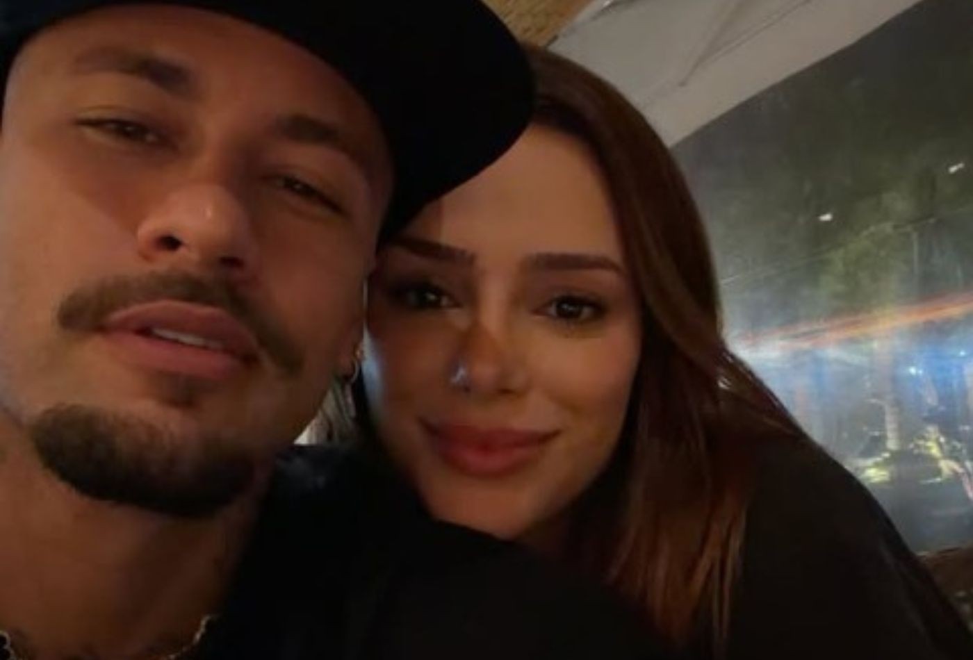 Neymar posta clique romântico ao lado de Bruna Biancardi