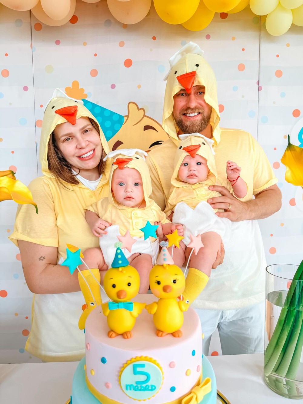 Paulinha Leite Marido E Filhos Usam Fantasias Iguais Em Festa De 5 