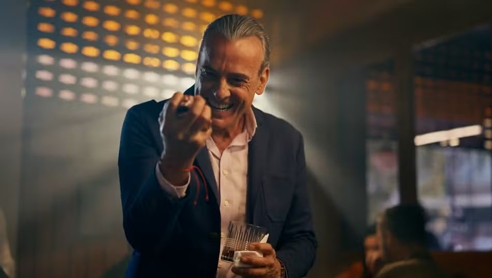 Em 'Quem Ama Cuida', Ulisses (Alexandre Borges) é viciado em jogos de azar — Foto: Reprodução/TV Globo