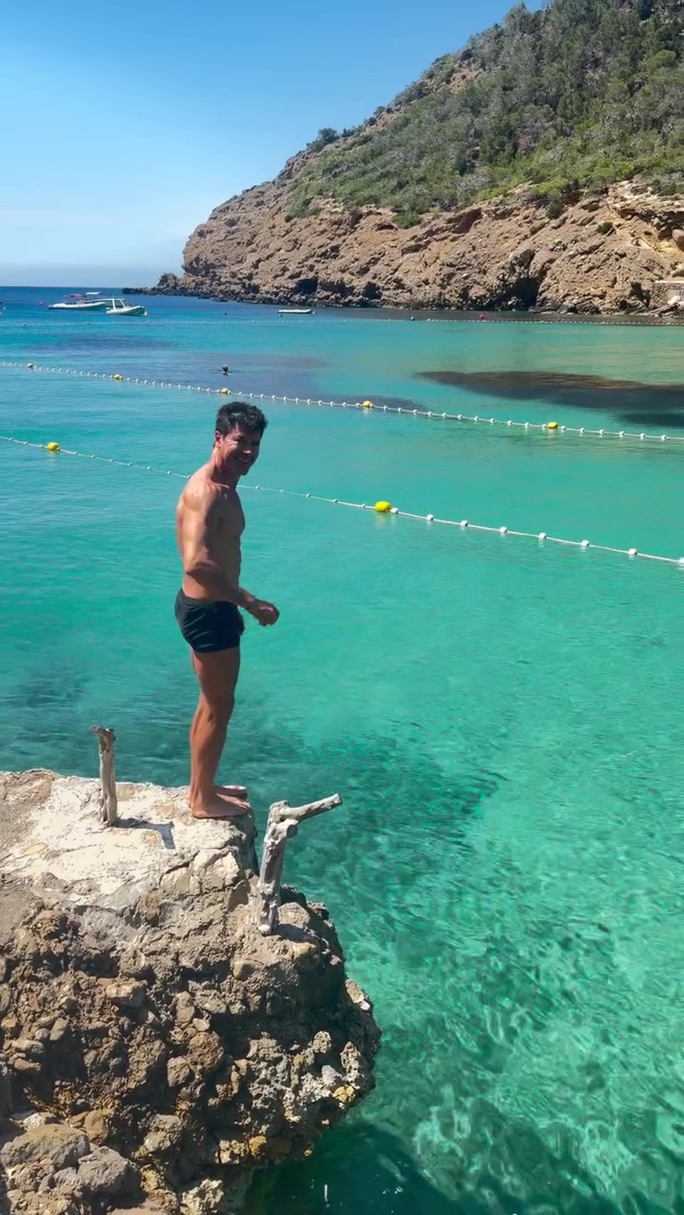 Vera Viel e Rodrigo Faro curtem Ibiza, na Espanha — Foto: Reprodução/Instagram