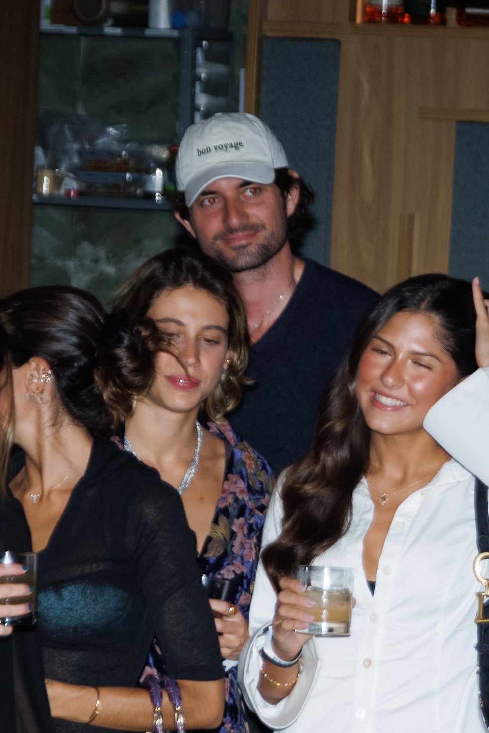 Recém-casados, Conor Kennedy tieta Giulia Be em show — Foto: Clayton Felizardo/Brazilnews