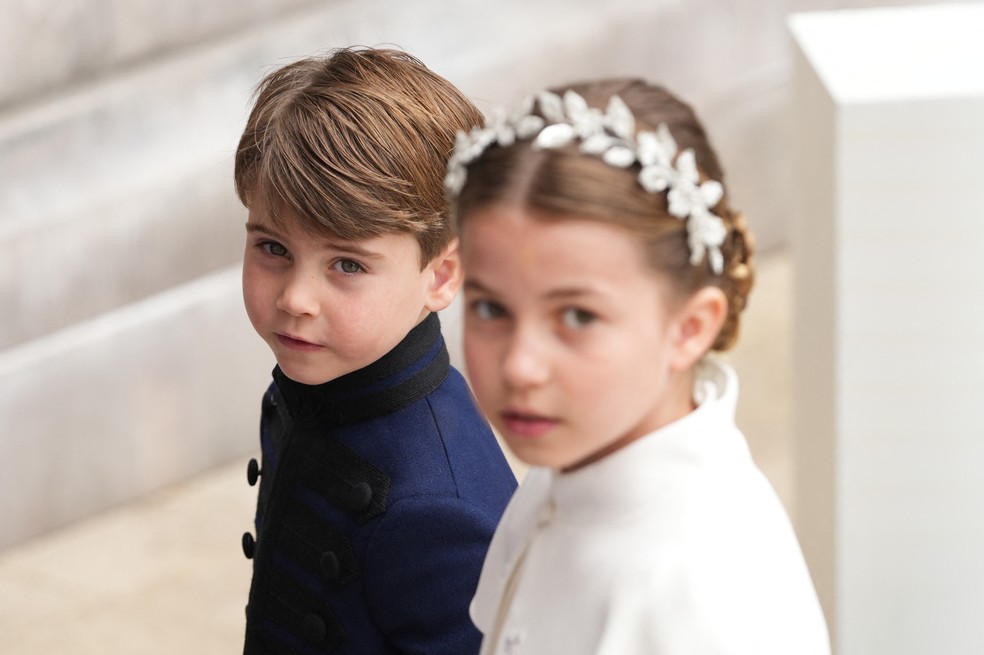 Príncipes Louis e Charlotte na cerimônia de coroação de Rei Charles III — Foto: Getty Images