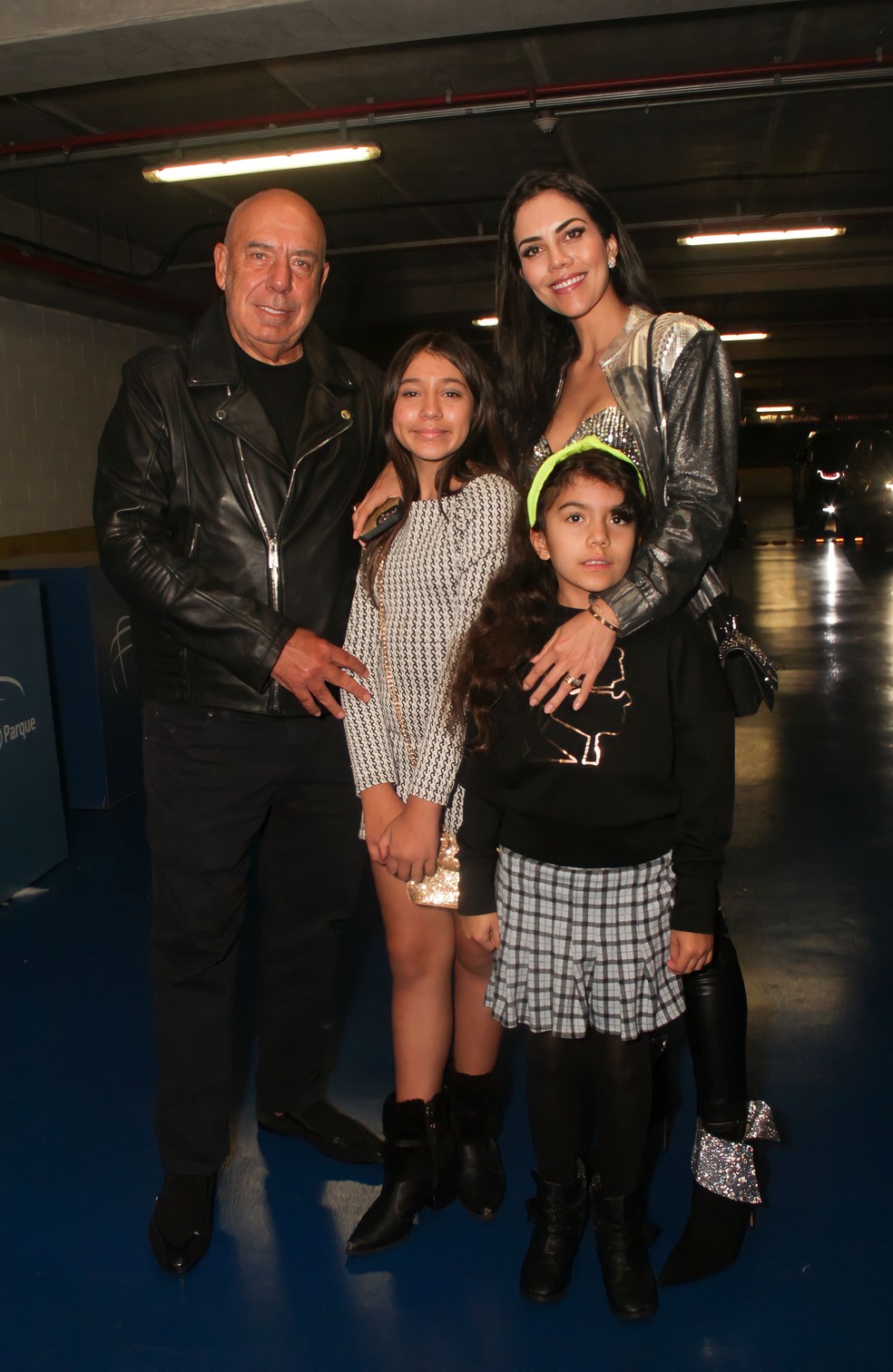 Daniela Albuquerque e Amilcare Dallevo Jr. com as filhas, Antonella e Alice — Foto: Clayton Felizardo/BrazilNews