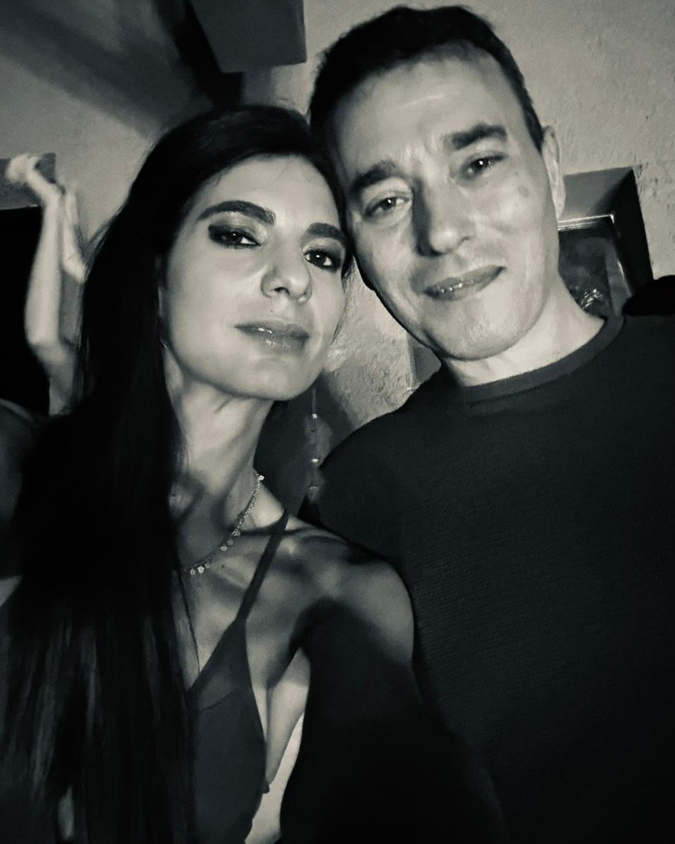 André Rizek posa com Andreia Sadi e se declara: 'Muita areia para o meu ...