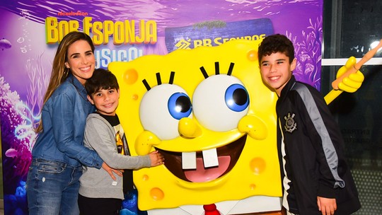 Wanessa leva os filhos para assistirem ao musical 'Bob Esponja', em São Paulo