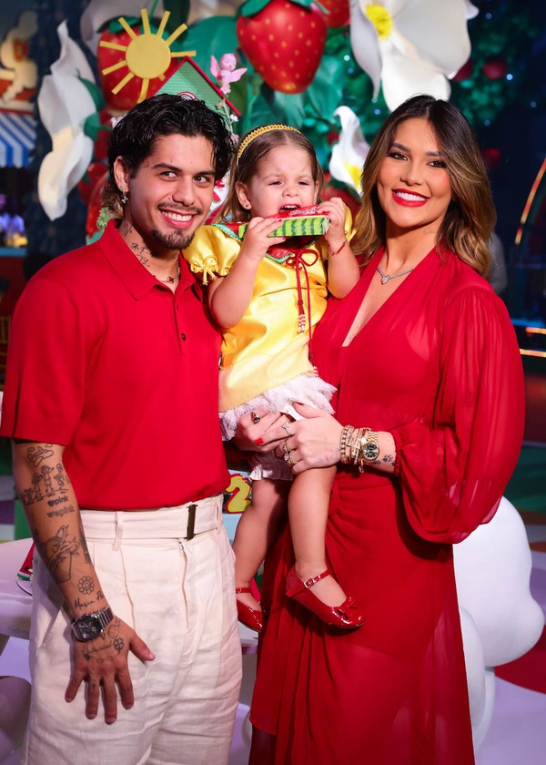virginia-fonseca-ostenta-look-de-luxo-para-anivers-rio-de-2-anos-de