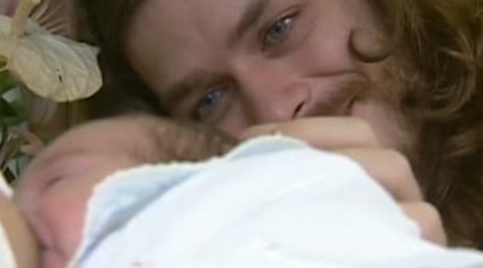 Marcos Mezenga (Fabio Assunção) será pai de filho de Liliana (Mariana Lima) — Foto: TV Globo