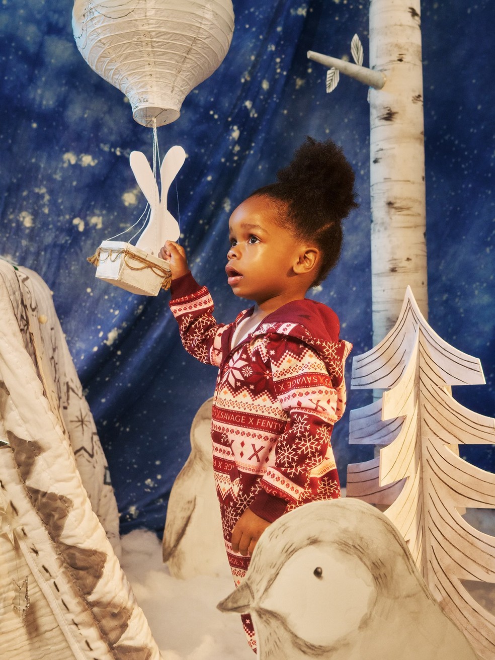 Rihanna faz ensaio natalino com os filhos — Foto: Reprodução/Instagram