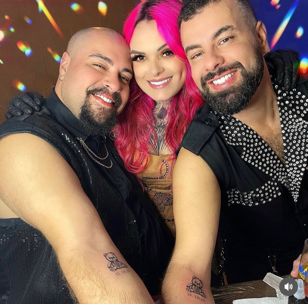 Tiago Abravanel e Fernando Poli fazem tatuagens iguais — Foto: Reprodução/Instagram