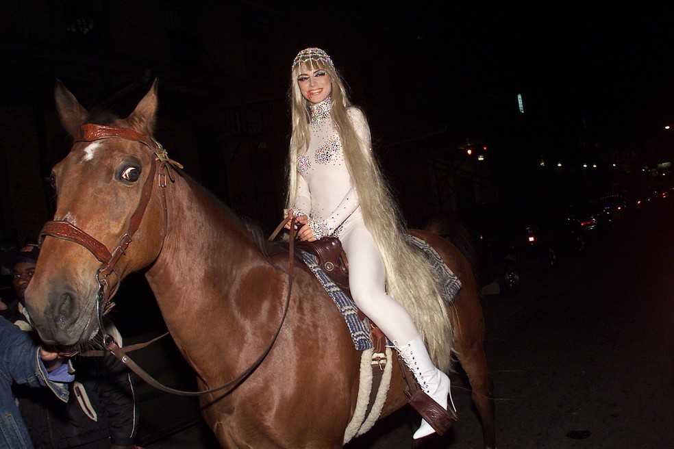 Heidi Klum de Lady Godiva para Halloween de 2001 — Foto: Getty Images