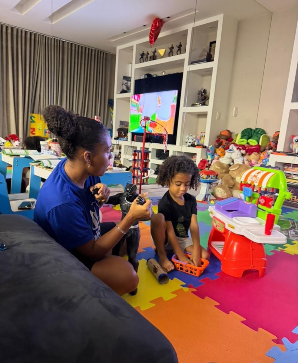 Fotos de Viviane Araujo na cobertura — Foto: Reprodução/Instagram