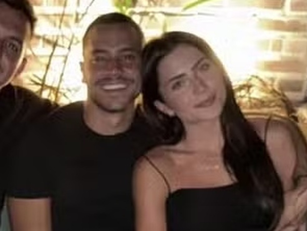 Jade Picon e André Lamoglia surgem 'coladinhos' em nova foto de reunião com amigos — Foto: Reprodução/Instagram