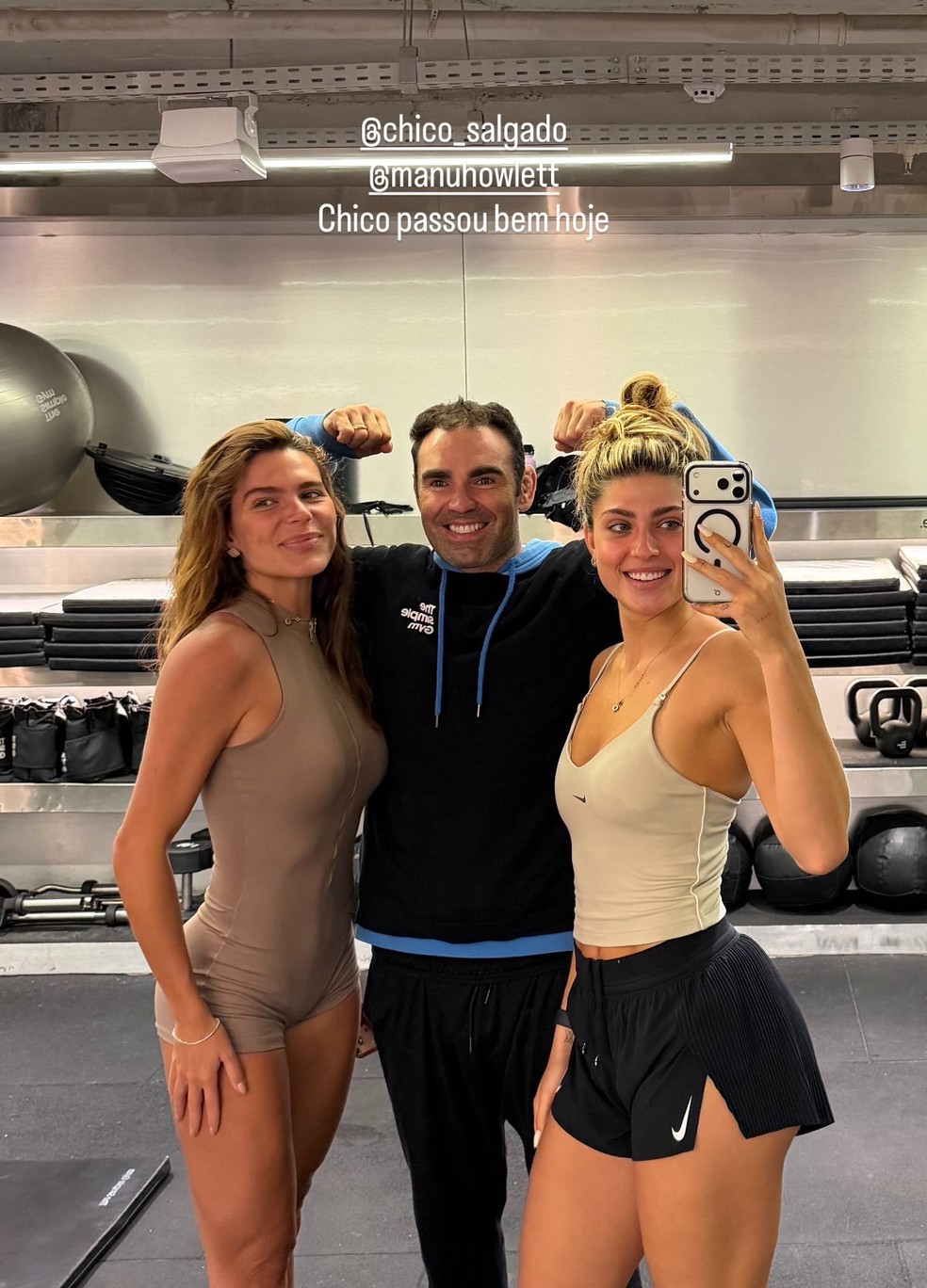 Mariana Goldfarb, Chico Salgado e Manu Howlett, filha de Eduardo Moscovis e  19 anos (fruto do relacionamento com Cynthia Howlett — Foto: Reprodução/Instagram