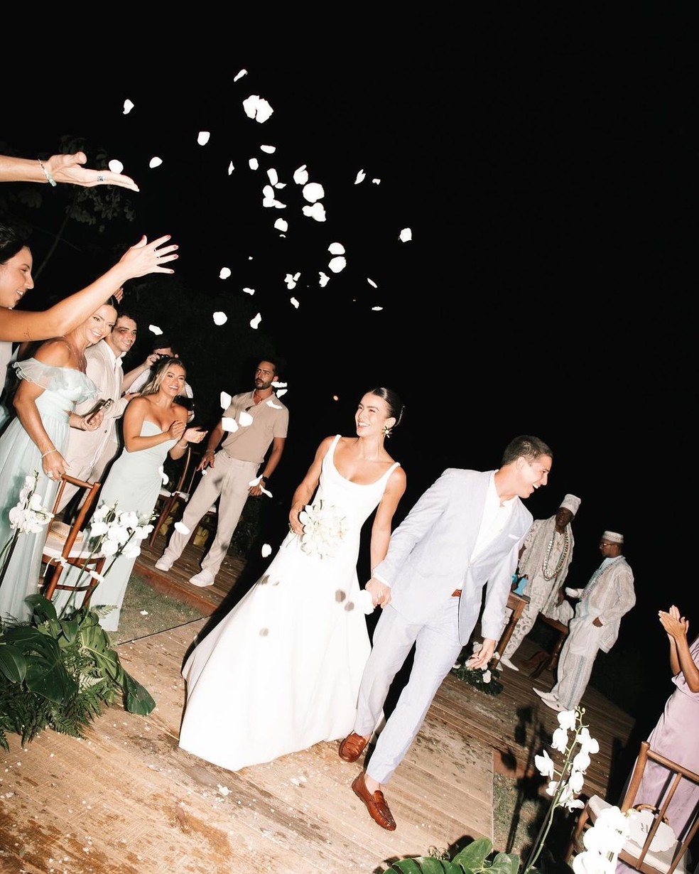 Mari Saad e Rômulo Arantes Neto mostram fotos inéditas do casamento