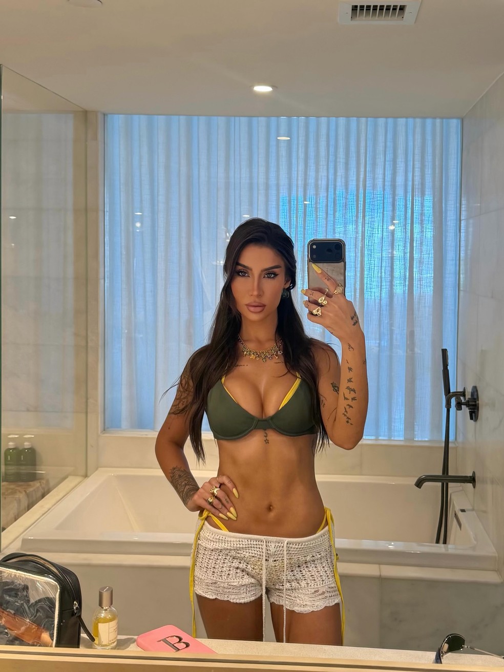Bianca Andrade exibe bronzeado com biqu&iacute;ni duplo do Brasil e celebra: 'Deus me livre n&atilde;o ser brasileira' &mdash; Foto: Reprodu&ccedil;&atilde;o/Instagram