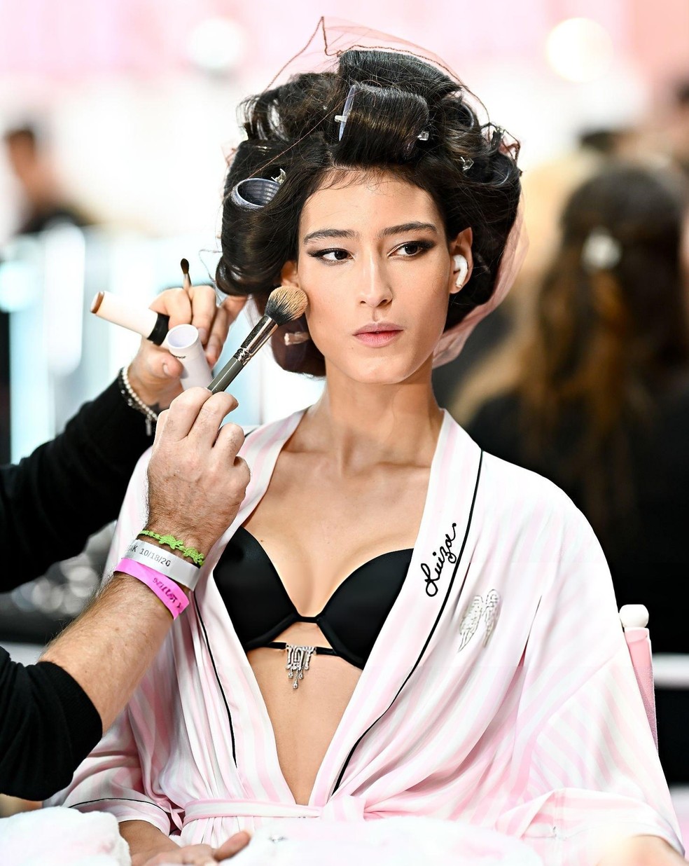 Luiza Perote nos bastidores do VS Fashion Show — Foto: Divulgação