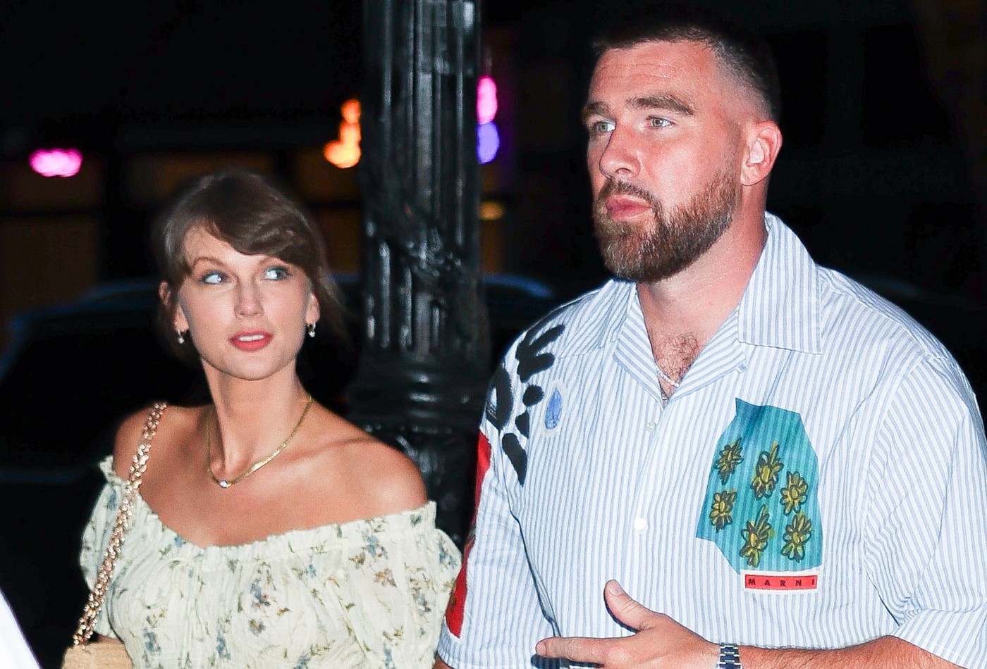Cover image for Travis Kelce surpreende convidados ao cantar em seu casamento com Taylor Swift