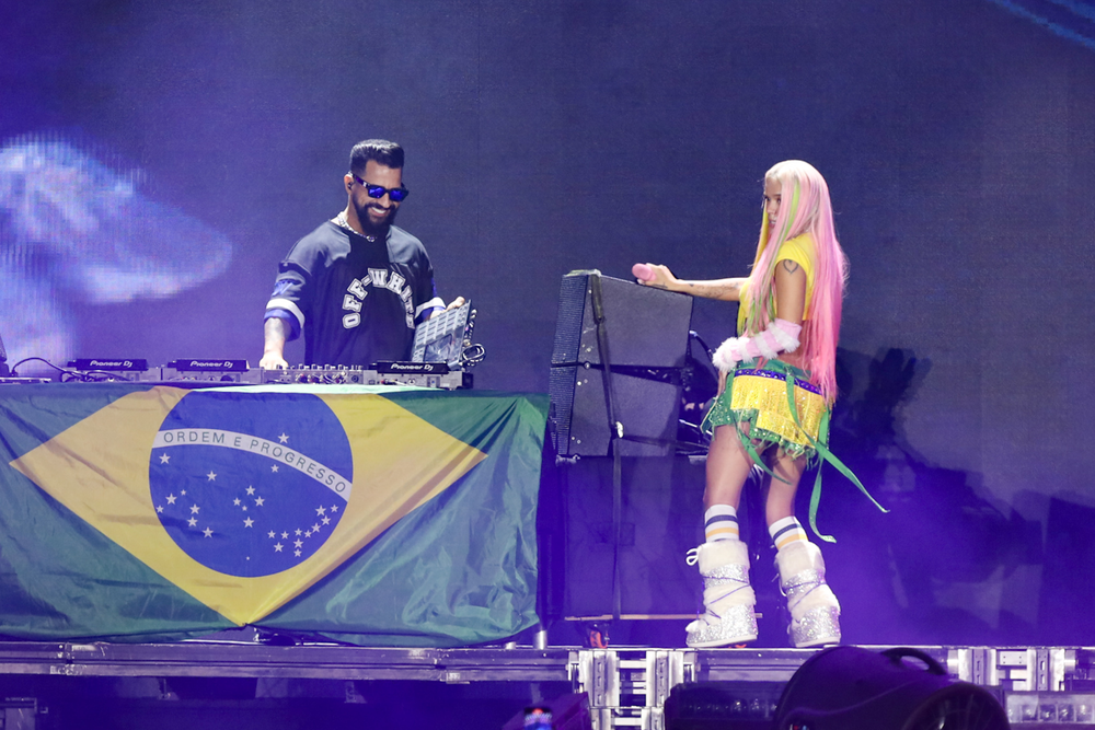 karol-g-faz-homenagem-ao-brasil-em-show-lotado-em-s-o-paulo-fotos