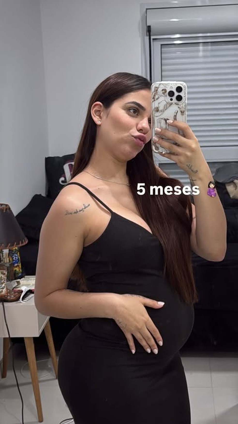 Grávida de 5 meses, Key Alves exibe barrigão em fotos nas redes sociais