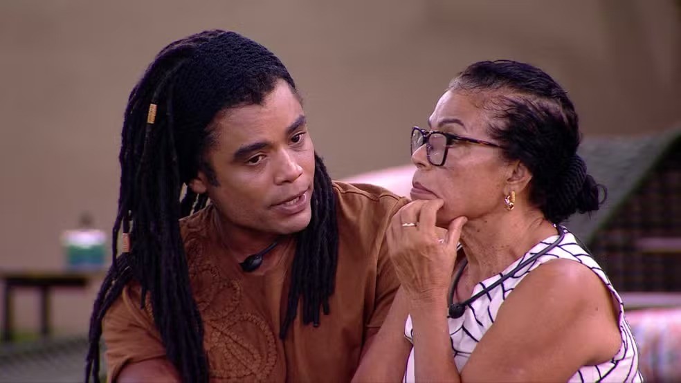 Diogo Almeida e a mãe, Vilma, no BBB 25 — Foto: Reprodução | Globoplay