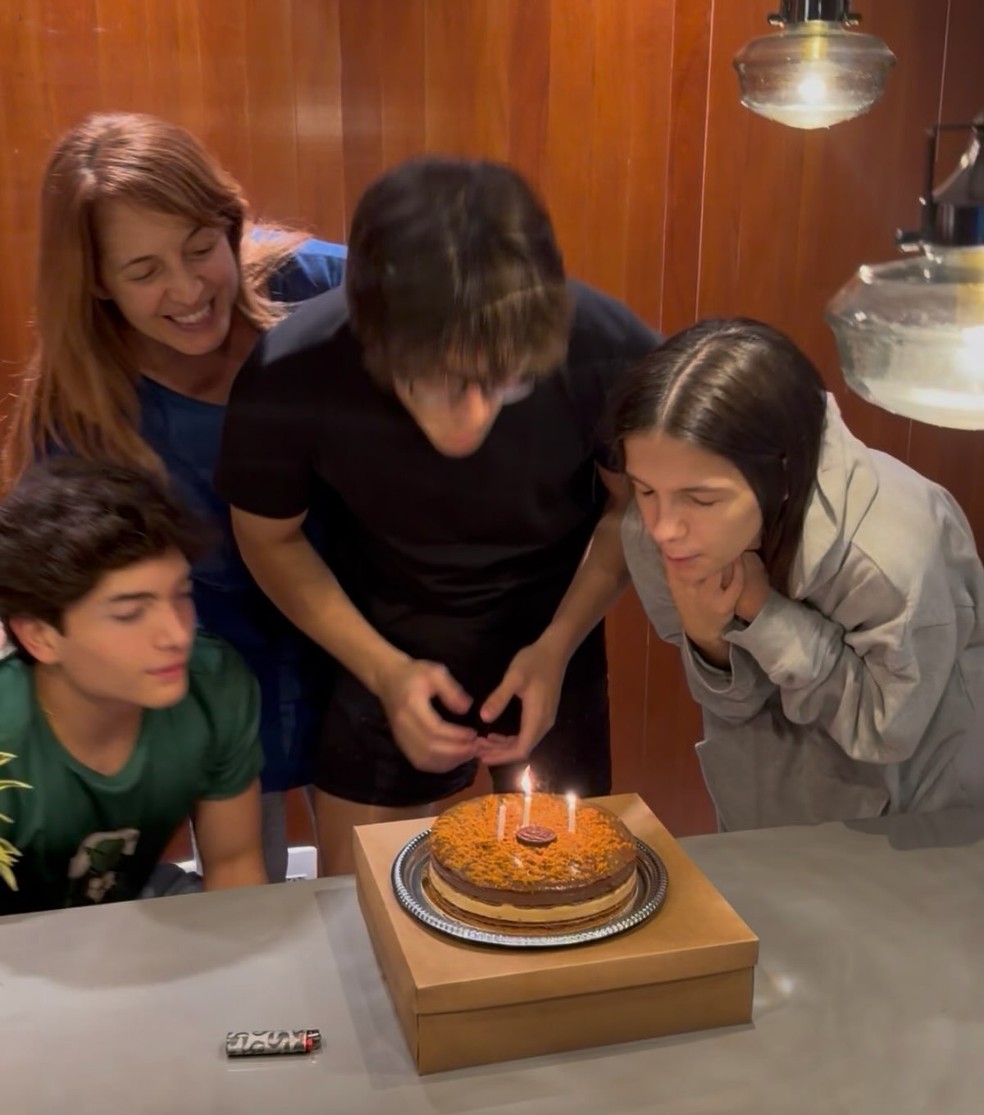 Poliana Abritta comemora aniversário de 18 anos dos filhos, Guido, José e Manuela — Foto: Reprodução / Instagram