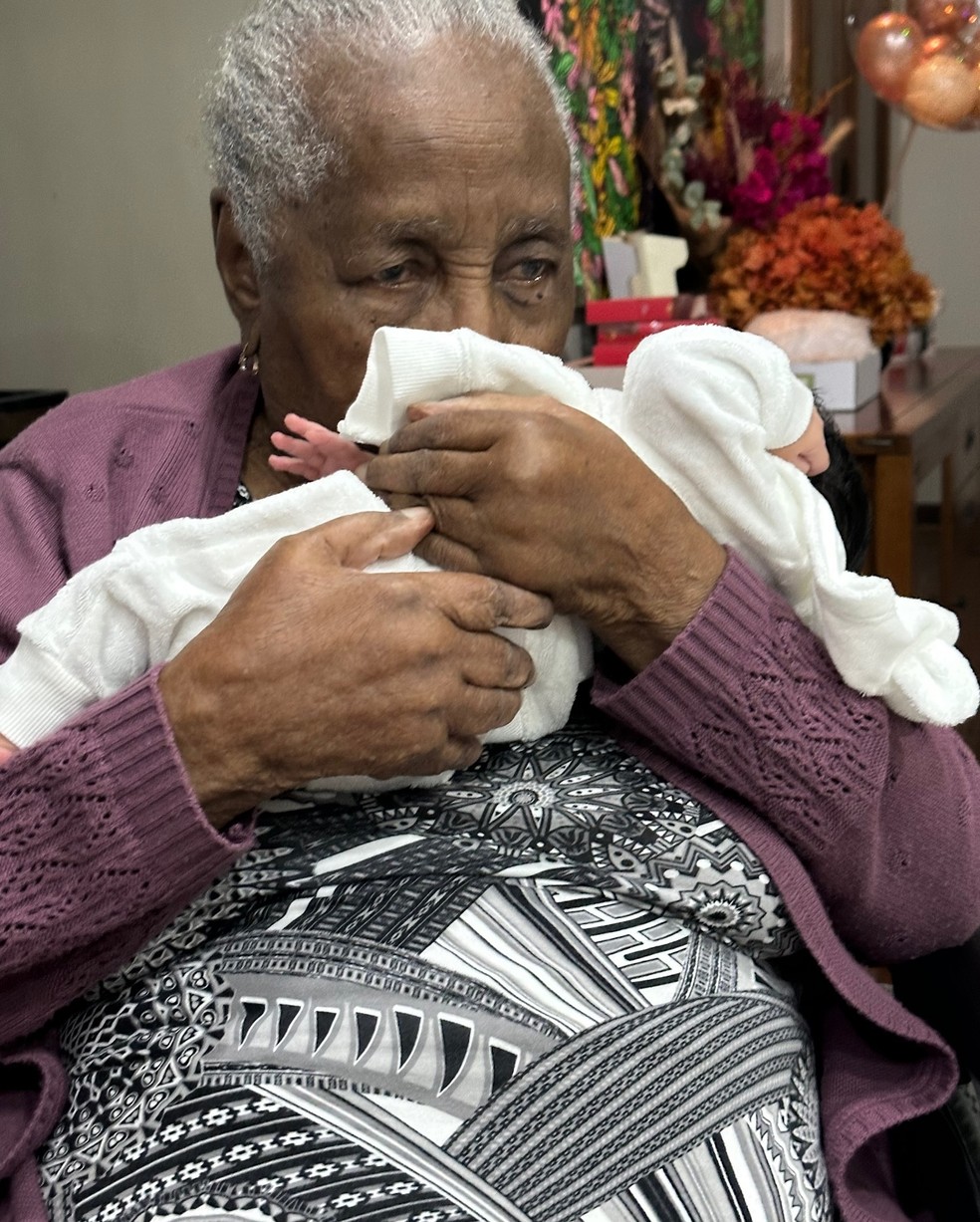 IZA compartilha imagens de primeiros dias de Nala — Foto: Carol Caminha/Divulgação