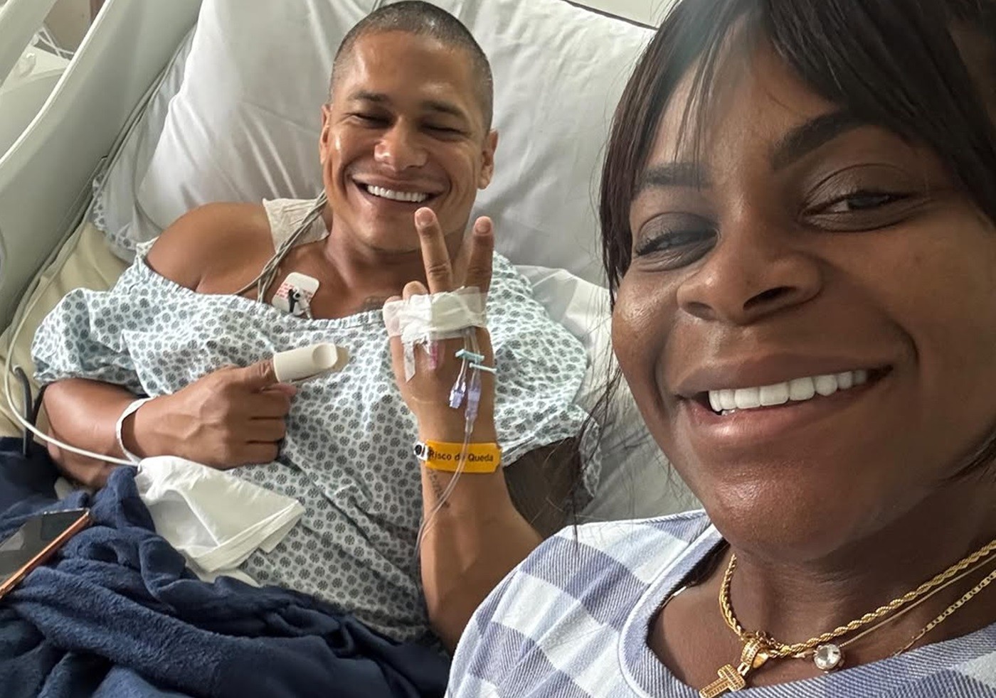 Jojo Todynho visita namorado, internado em hospital após infarto